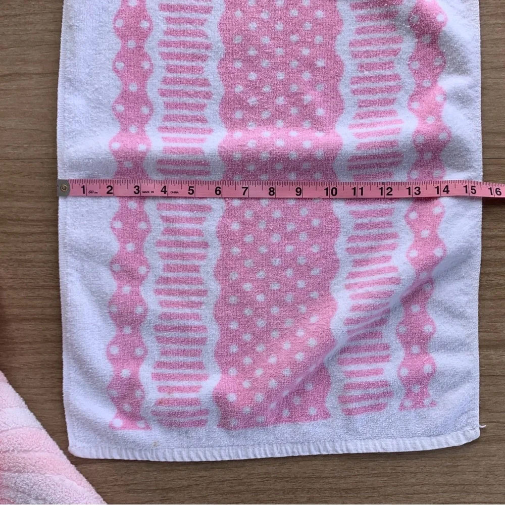 Vintage Pink And White Hand Towels Lot Of 3 For Kitchen Or Bathroom Different Sz